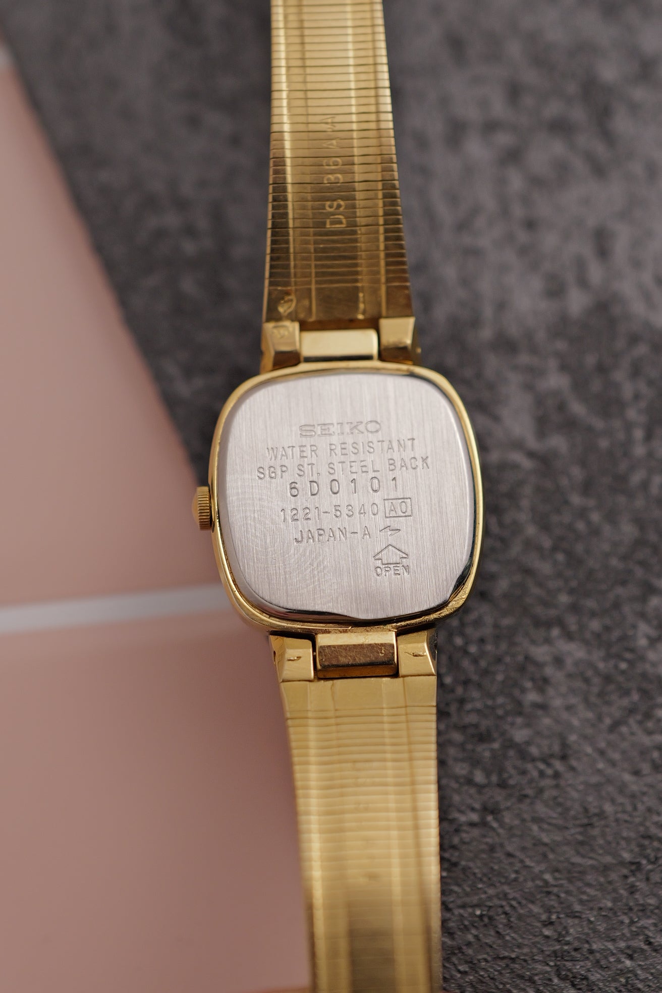 Seiko Quartz "Ribbon bezel" Cushion Circa. 1986