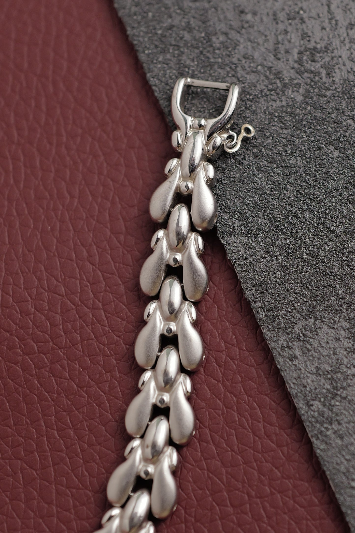 Seiko Exceline Mother of Pearl dial Tear-drop Bracelet Circa. 1992