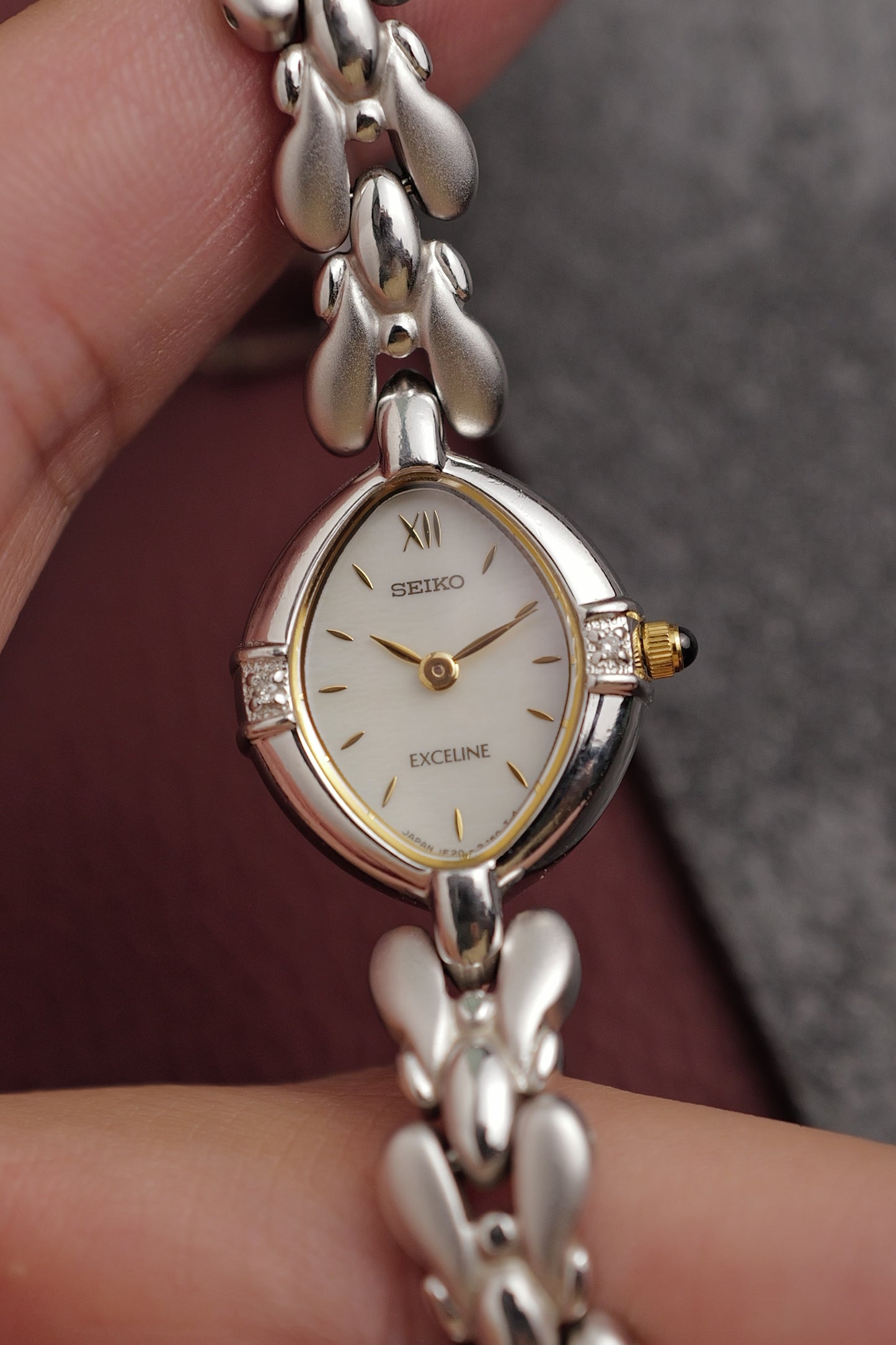Seiko Exceline Mother of Pearl dial Tear-drop Bracelet Circa. 1992