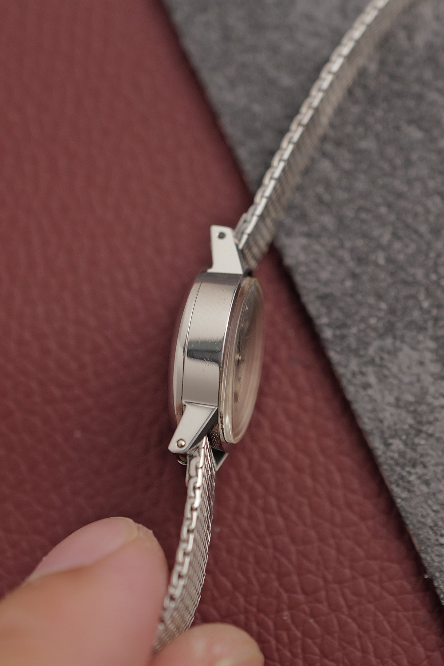 Omega de ville Mini-oval w/ original bracelet and clasp Circa. 1970s