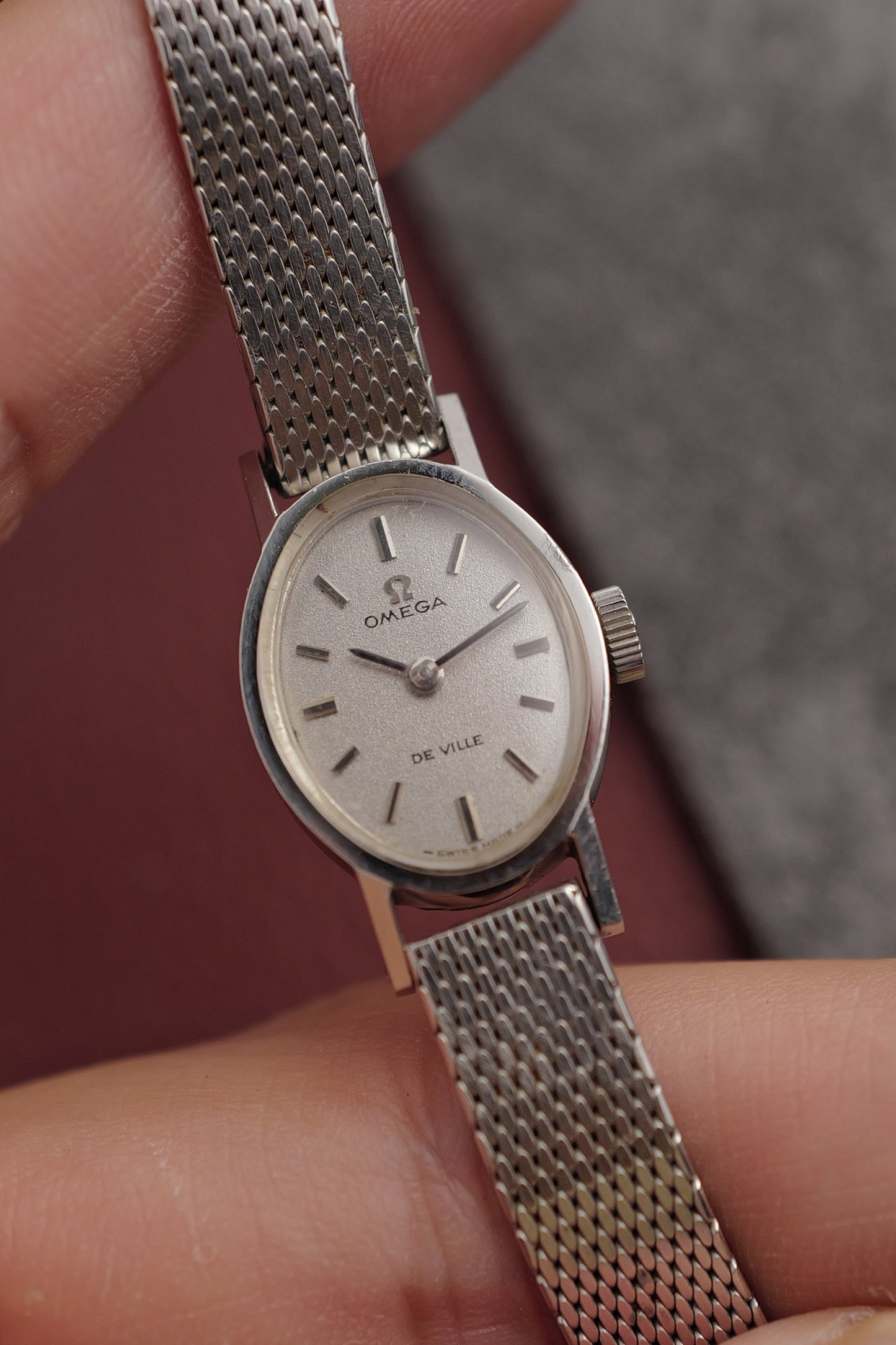 Omega de ville Mini-oval w/ original bracelet and clasp Circa. 1970s