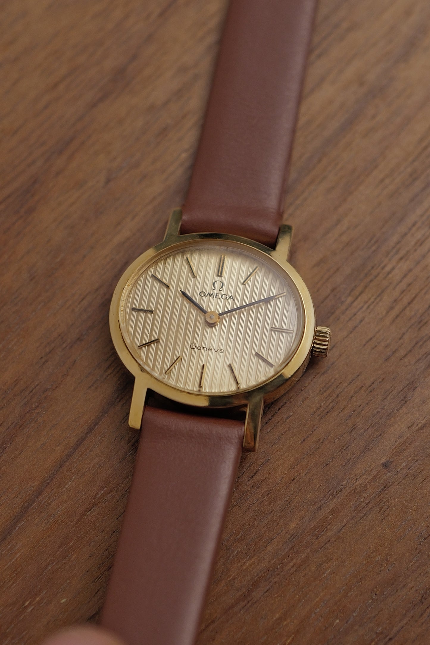 Omega Geneve oval "Linen" Manual winding w/ original buckle