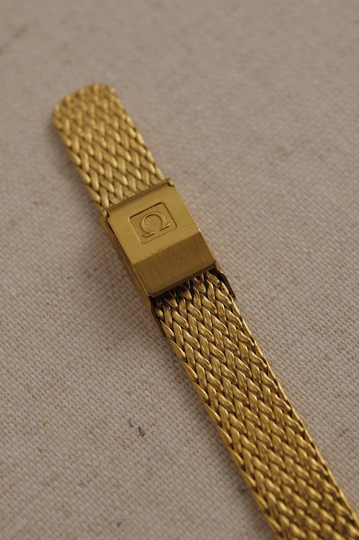 omega de-ville integratred bracelet circa. 1980s