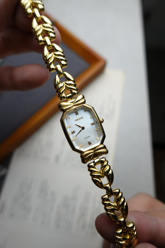 Citizen faceted glass Pearly dial bracelet #349