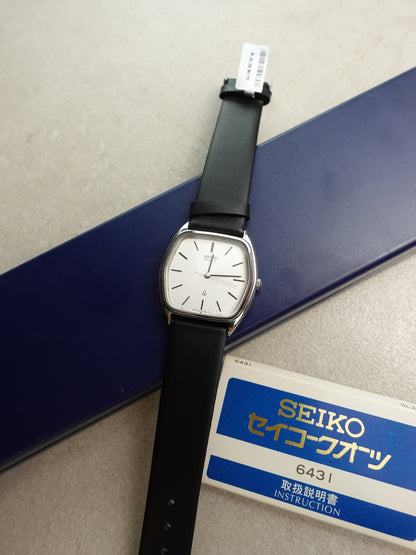 Seiko Quartz Cushion Case with original Box and instruction