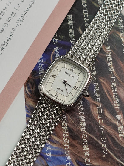 Seiko Exceline Ladies with integrated bracelet on art deco dial