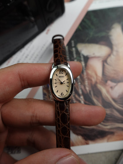 Seiko Ladies "Baignoire" rare salmon dial