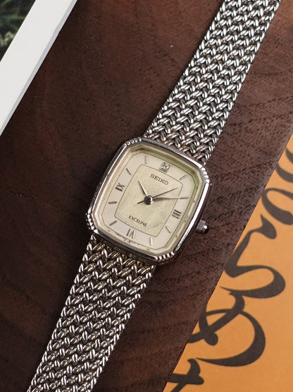 Seiko Exceline Ladies with integrated bracelet on art deco dial