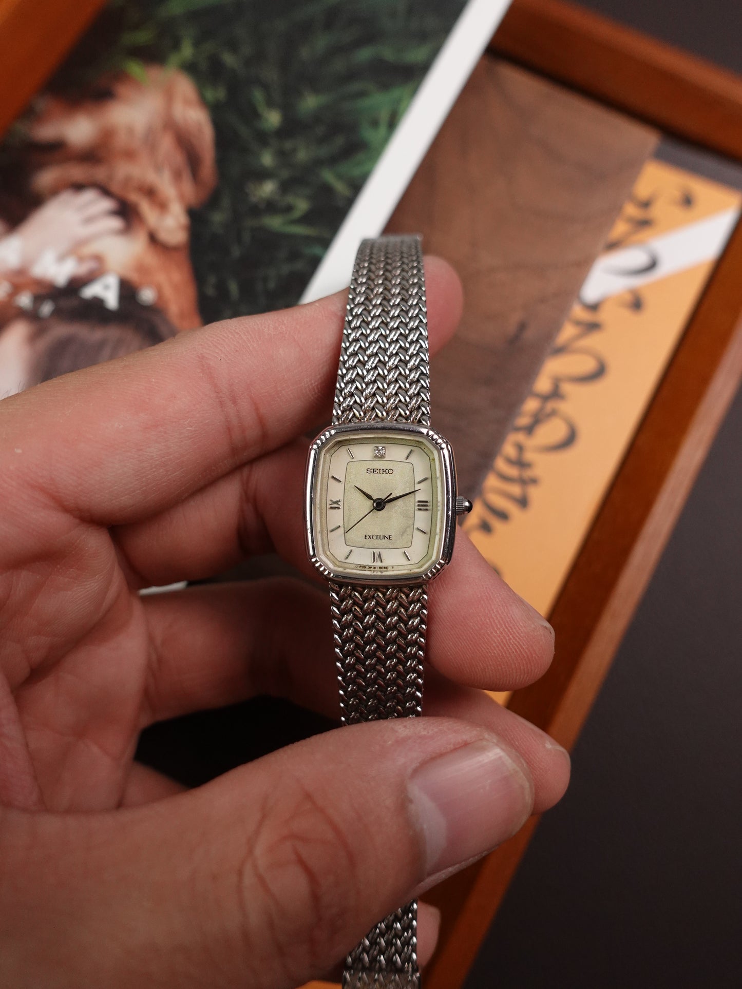 Seiko Exceline Ladies with integrated bracelet on art deco dial