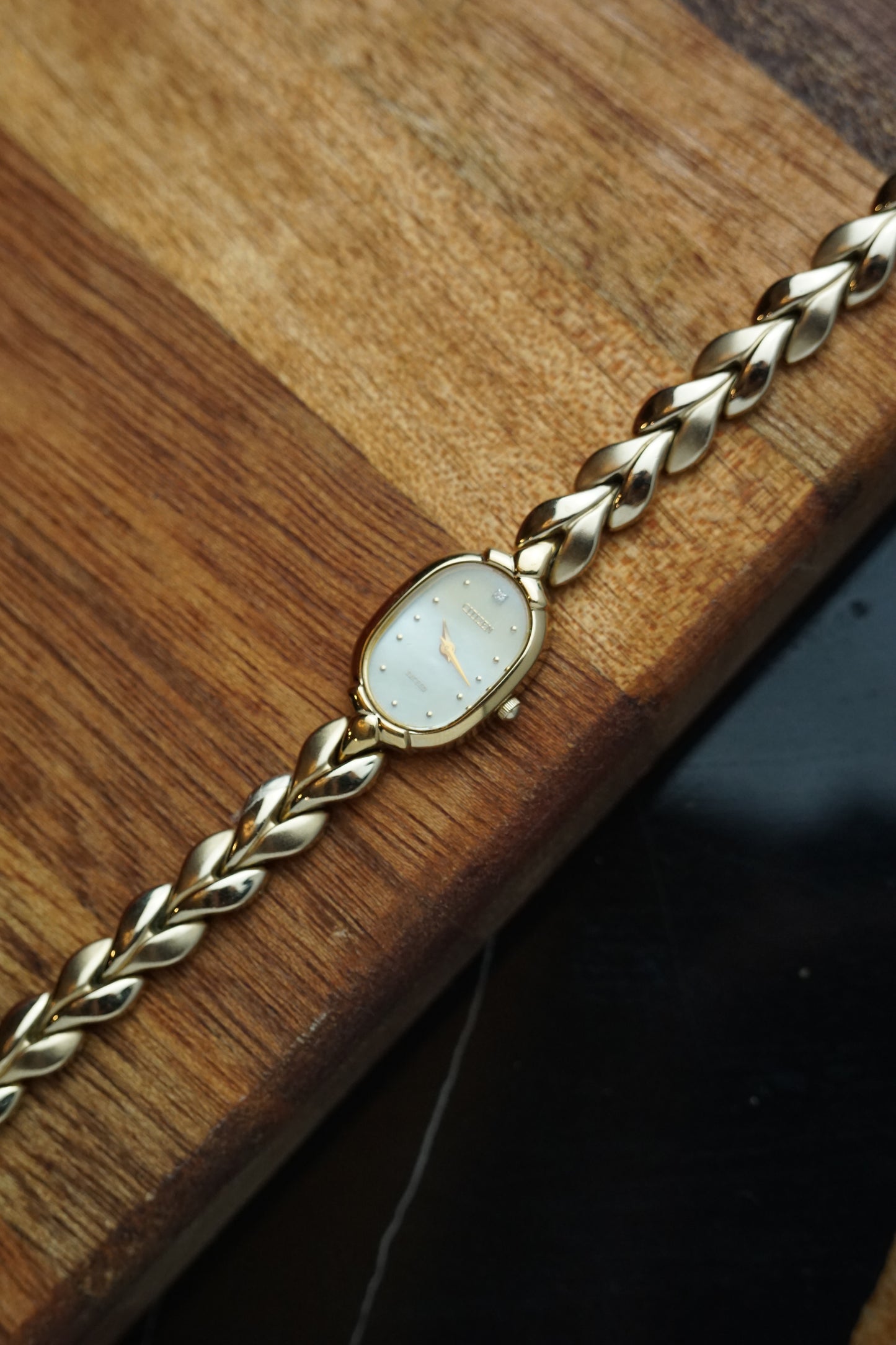 80s citizen Exceed bracelet mother of pearl dial