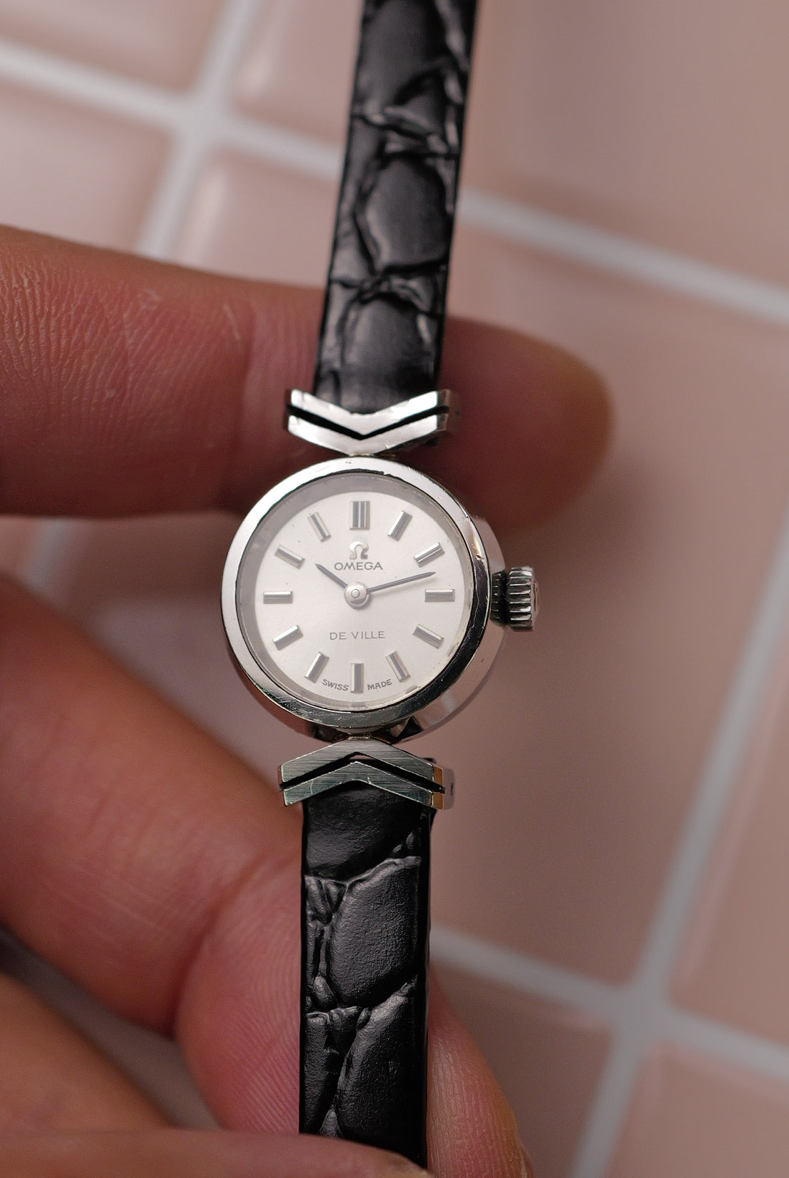 Ladies Omega Art Deco case Cal.1070 manual winding Art Deco lugs