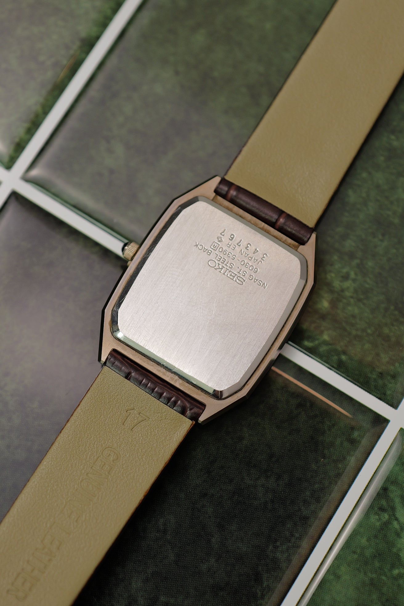 Seiko Dolce Step Bezel 6030-5390 Scratch Resistant case Circa. 1983