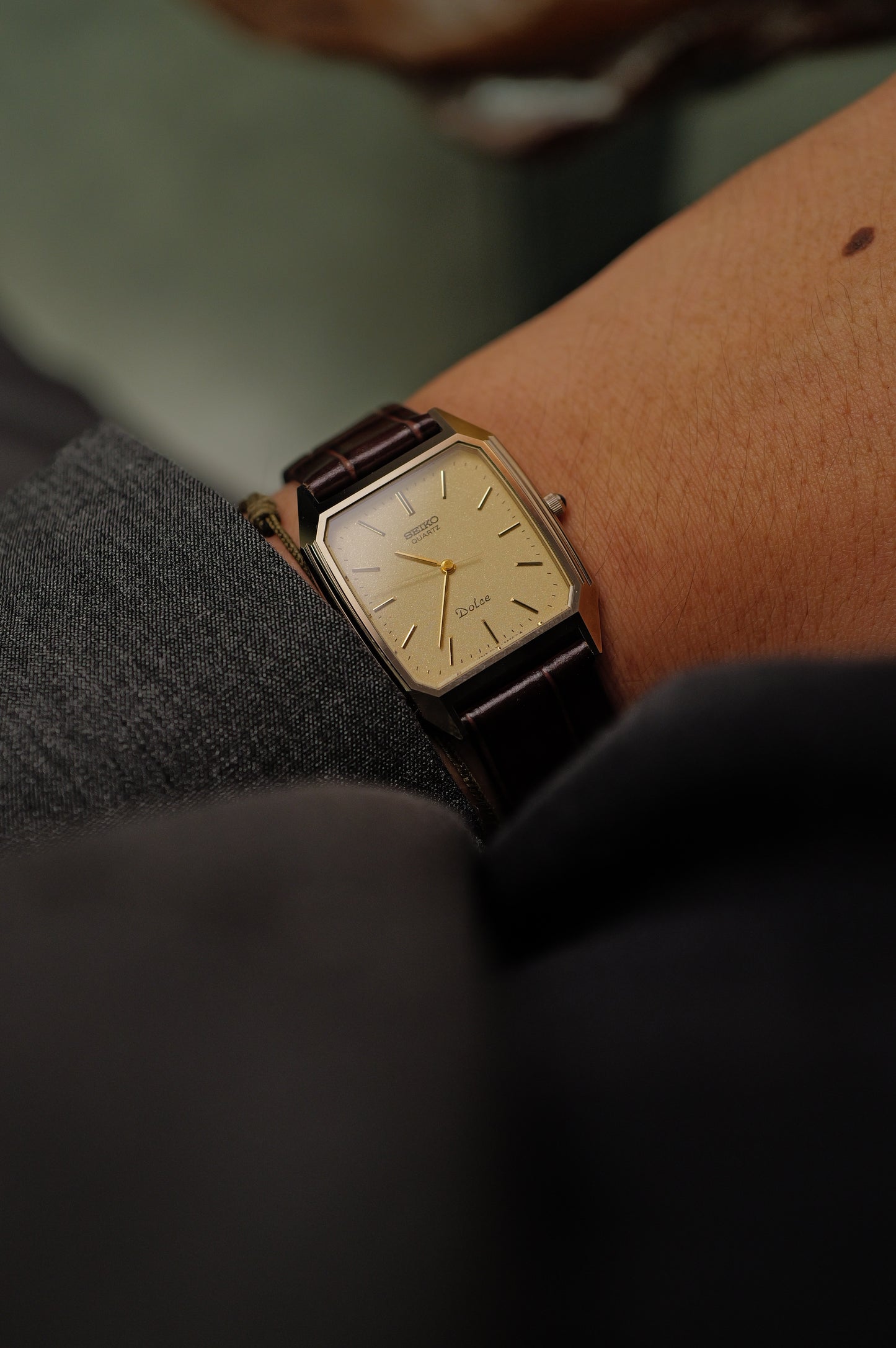 Seiko Dolce Step Bezel 6030-5390 Scratch Resistant case Circa. 1983