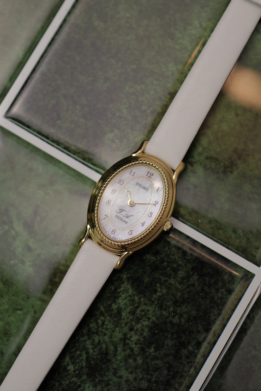 Seiko Exceline Mother of Pearl 1F20-2500 with beaded Bezel Special Dial engraving