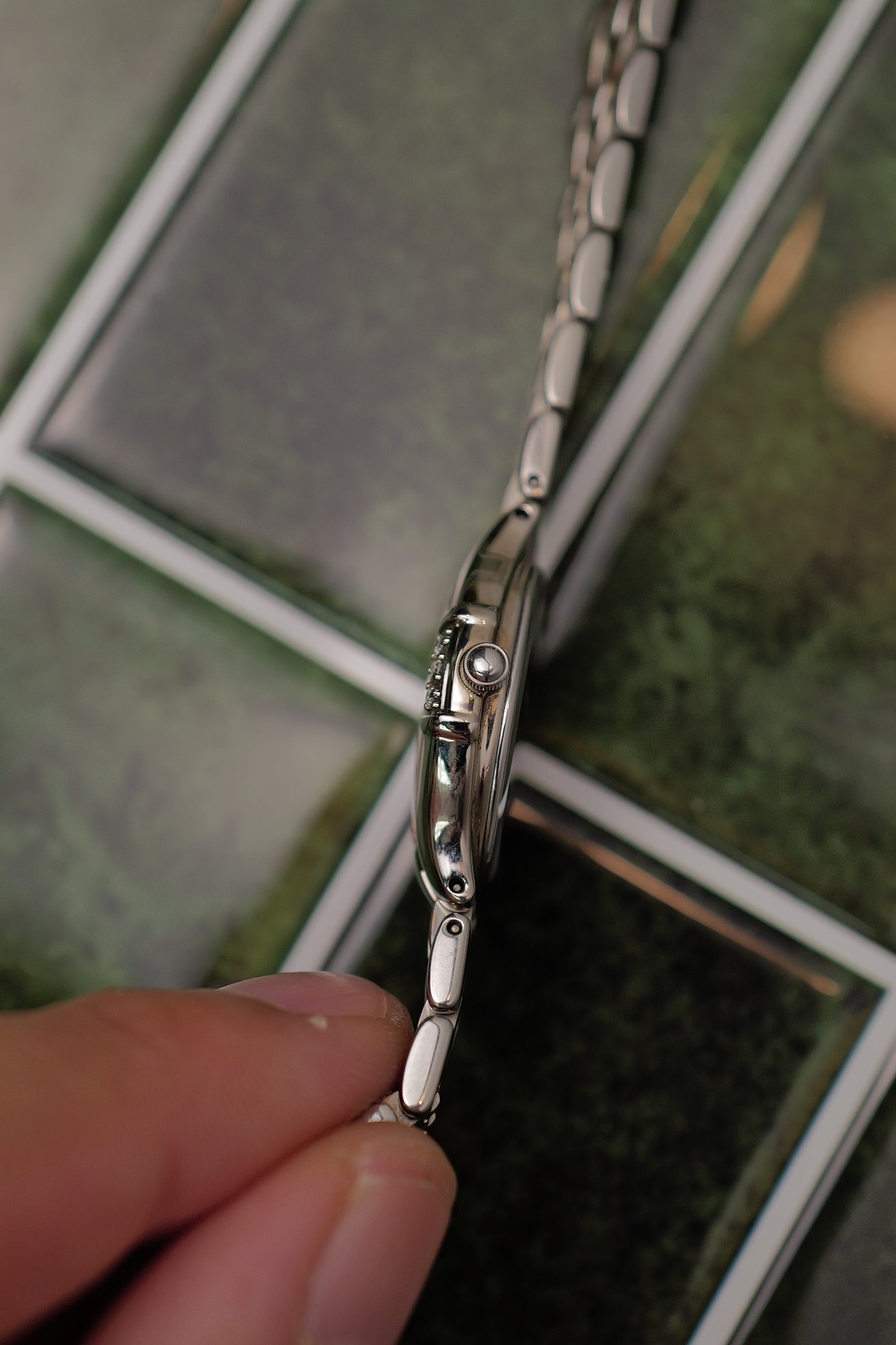 Seiko Exceline Oval with mother of pearl dial and bezel diamonds Circa. 1994 Full set