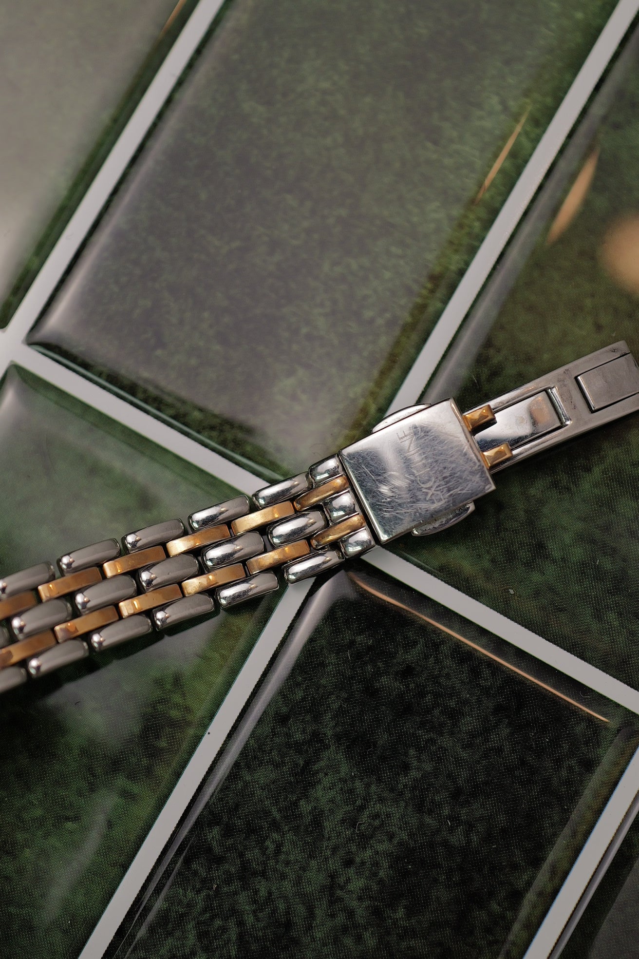 Seiko Exceline Oval with mother of pearl dial and bezel diamonds Circa. 1994 Full set