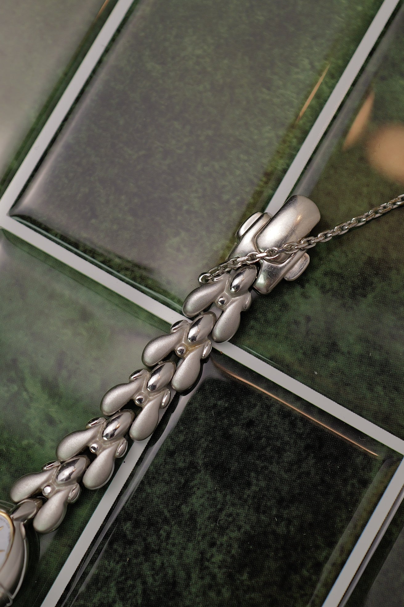 Seiko Exceline Mother of Pearl dial Tear-drop Bracelet 1F20-2J50