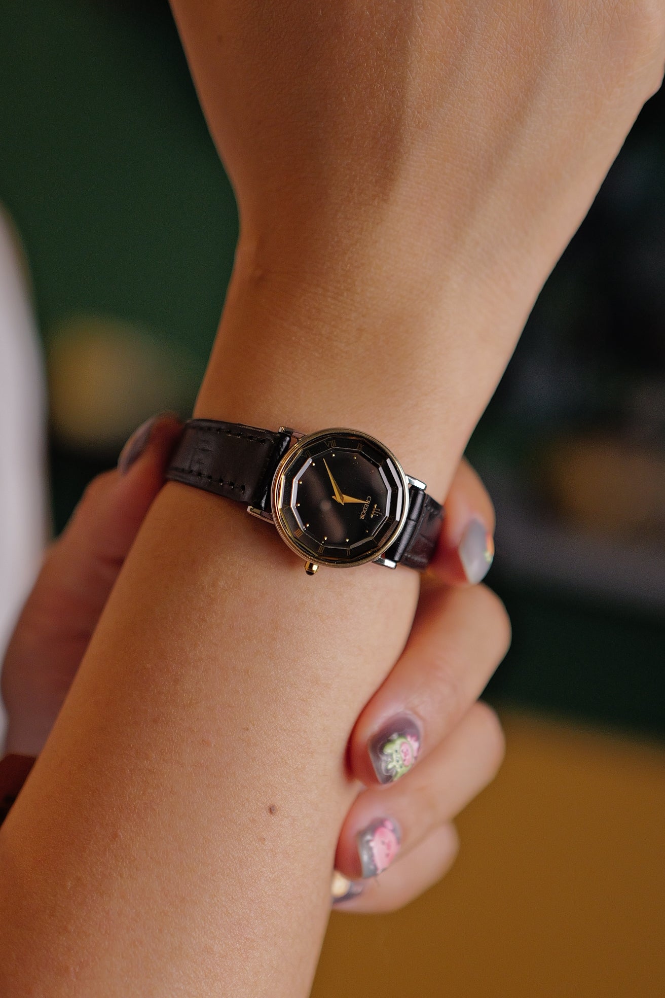 Ladies' Credor faceted glass 2F70-0300 with original buckle