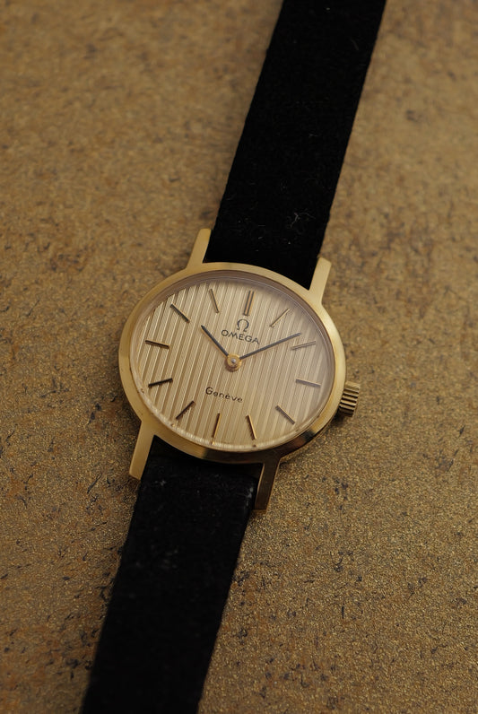 Omega Geneve oval "Linen" Manual winding  w/ original strap buckle