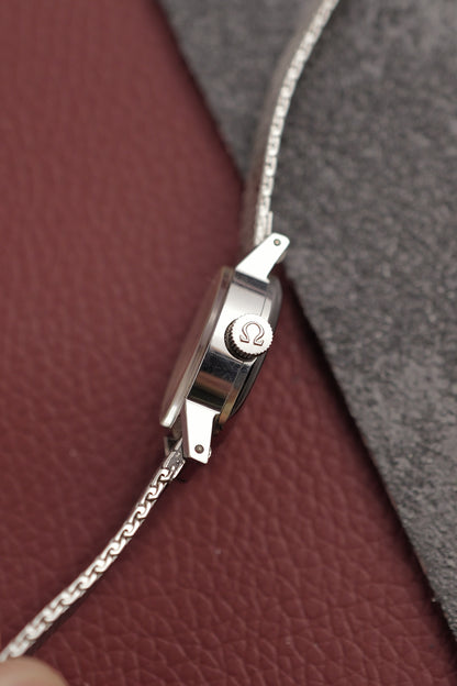 Omega de ville Mini-oval w/ original bracelet and clasp Circa. 1970s
