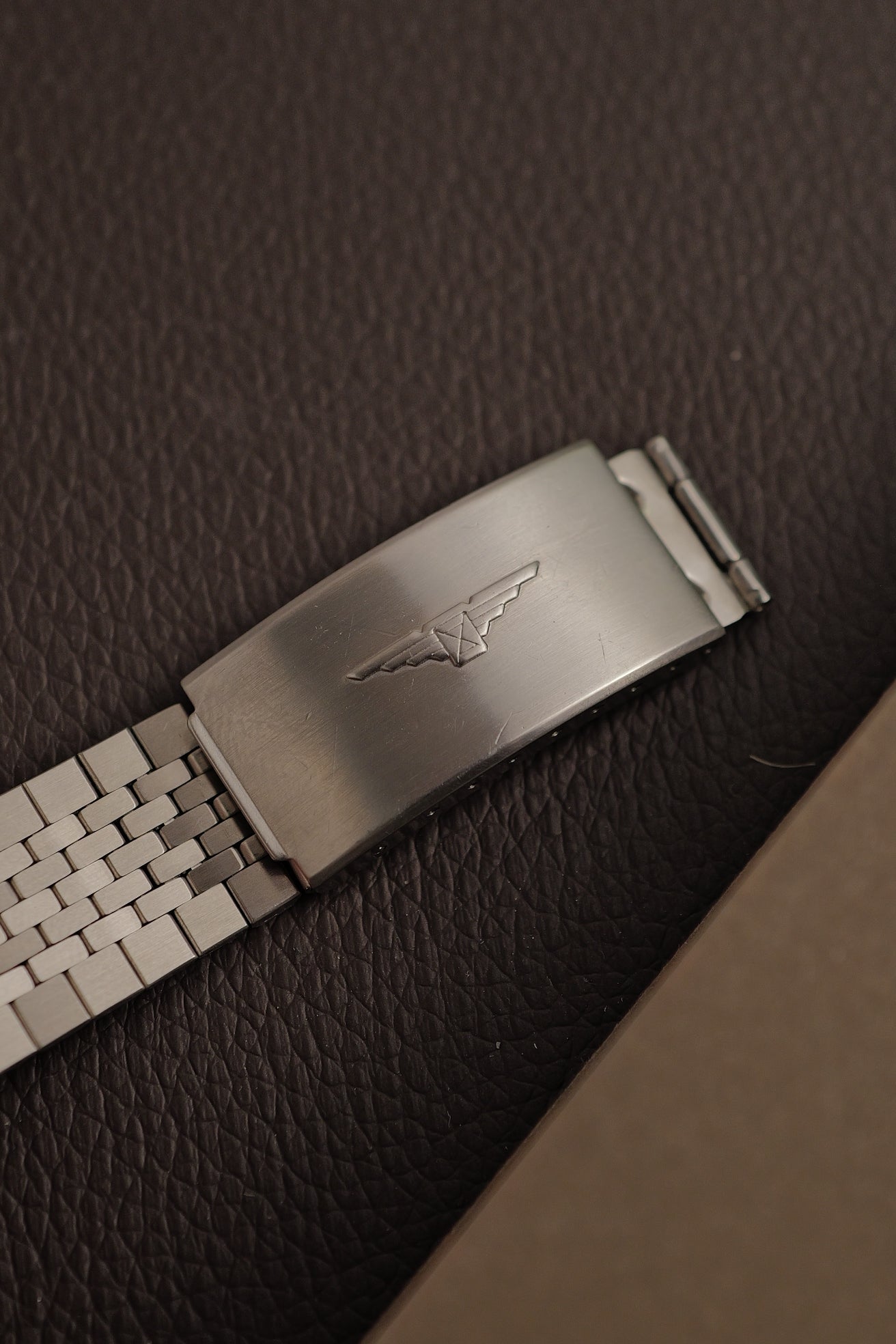 Longines Tank "Sunburst silver" Circa. 1967 original bracelet Manual winding