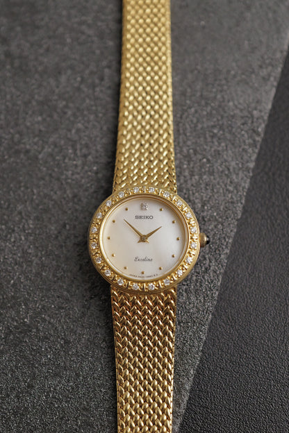 Seiko Excline Mother of Pearl Diamonds integrated bracelet Circa. 1990