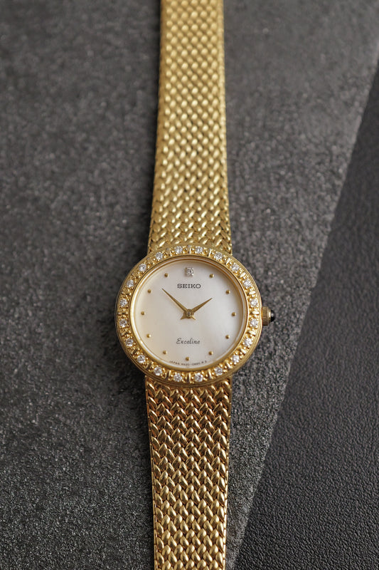 Seiko Excline Mother of Pearl Diamonds integrated bracelet Circa. 1990