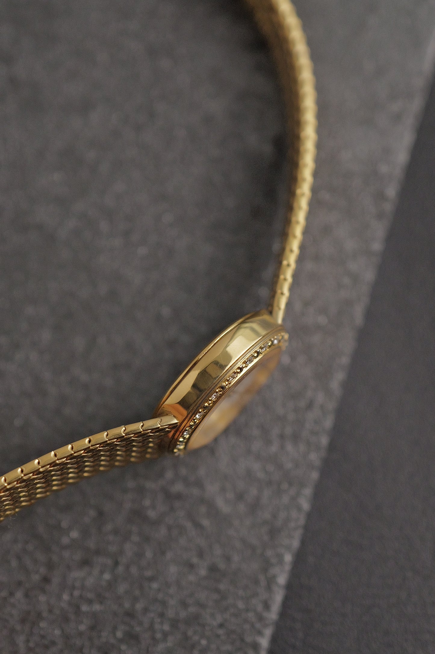 Seiko Excline Mother of Pearl Diamonds integrated bracelet Circa. 1990