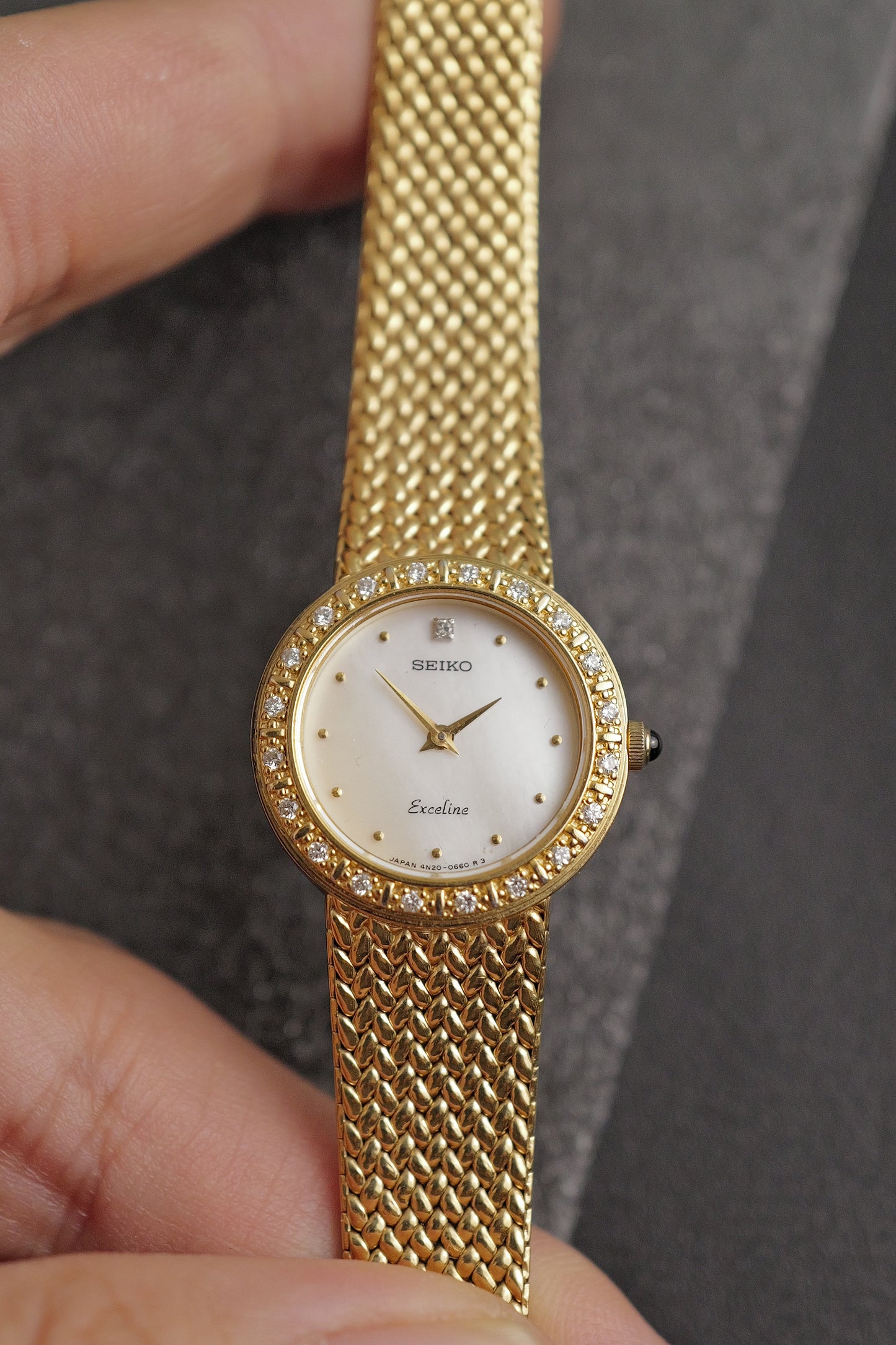 Seiko Excline Mother of Pearl Diamonds integrated bracelet Circa. 1990