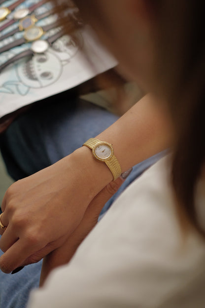 Seiko Excline Mother of Pearl Diamonds integrated bracelet Circa. 1990