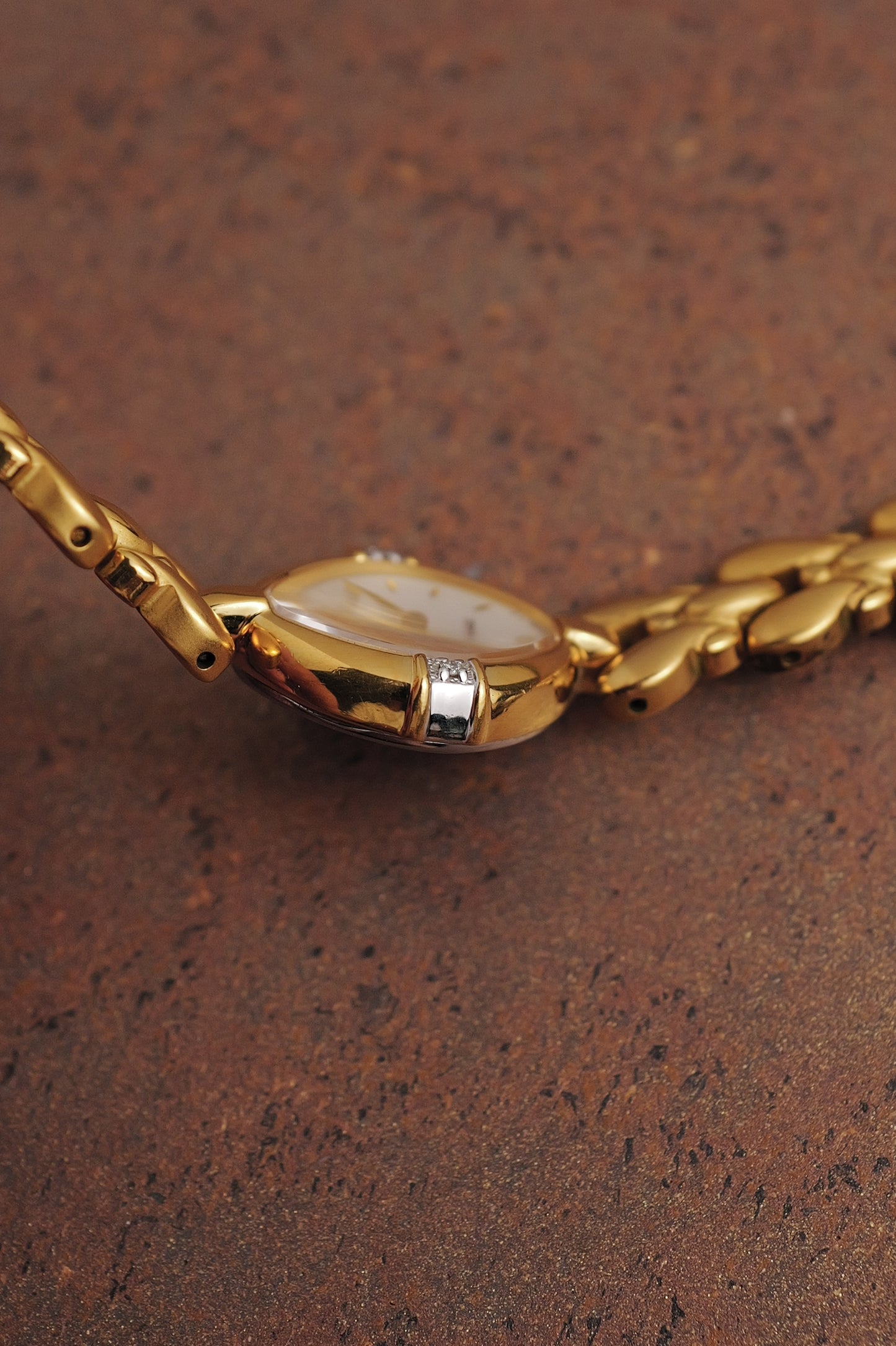 Seiko Exceline Mother of Pearl dial Tear-drop Bracelet in Gold Circa. 1989