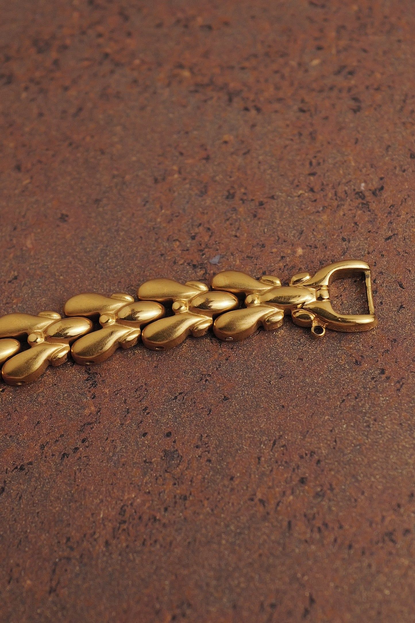 Seiko Exceline Mother of Pearl dial Tear-drop Bracelet in Gold Circa. 1989