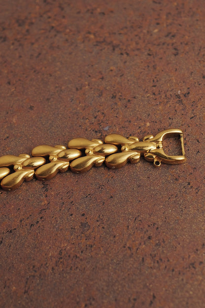 Seiko Exceline Mother of Pearl dial Tear-drop Bracelet in Gold Circa. 1989